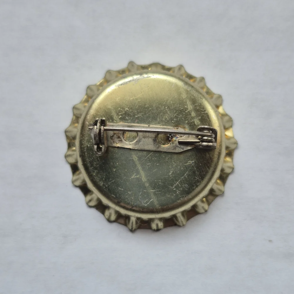 Vintage Bottle Cap Brooch Pin - Picture 2 of 3
